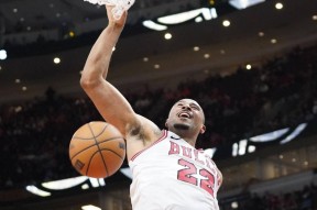 九游娱乐下载包含赛地聚焦：NBA季后赛关键时刻热度飙升；布鲁克林篮网官宣签约；质疑声仍在；年轻球员得到机会的词条